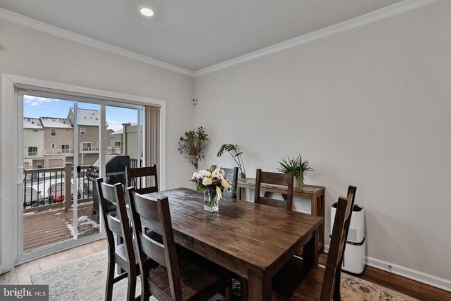 Photo - 865 Weald Way