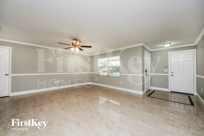 Photo - 504 St Dunstan Way