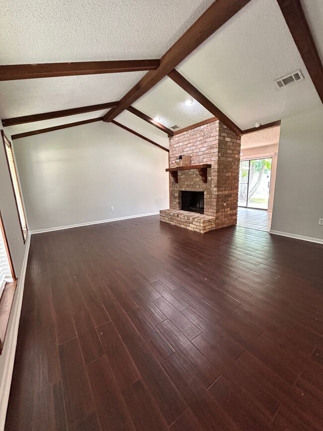 Photo - Great location near Perkins/Pecue!!
