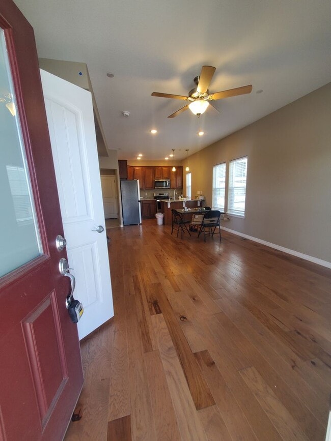 Building Photo - Updated 3 Bedroom Townhouse Across From Horsetooth Reservoir!