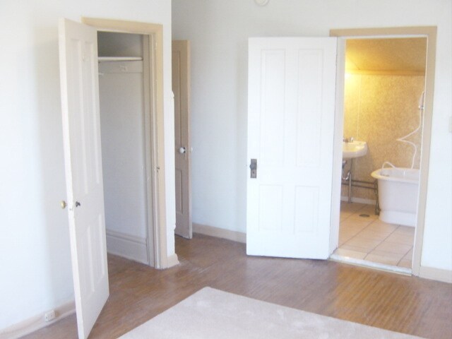 Photo - 226  1/2   E.  5TH STREET Unidad 2