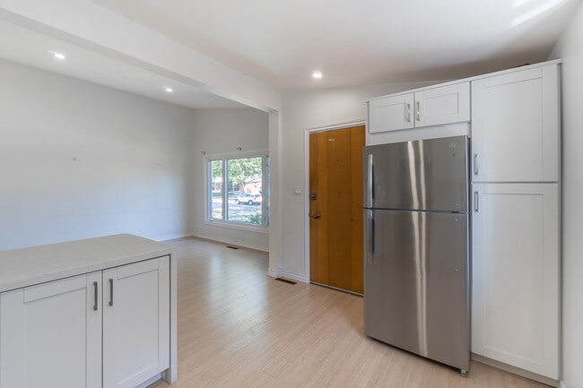 Photo - 20 Blackthorne Ave