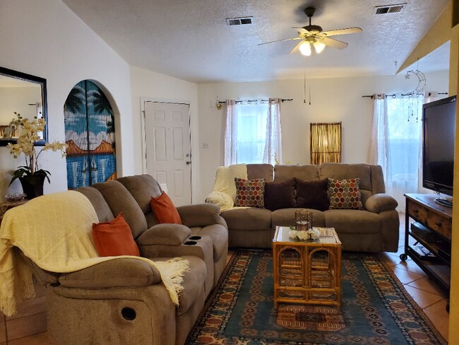 Photo - 332 Vista Del Angel SW