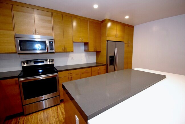 Photo - 11924-11934 Riverside Dr