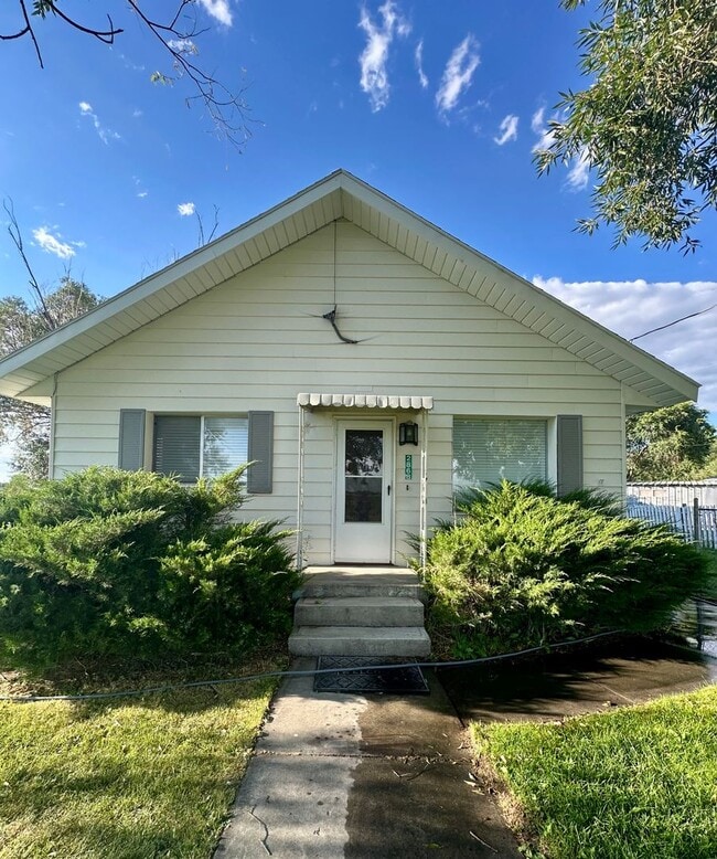 Building Photo - Large Home For Rent In Rexburg
