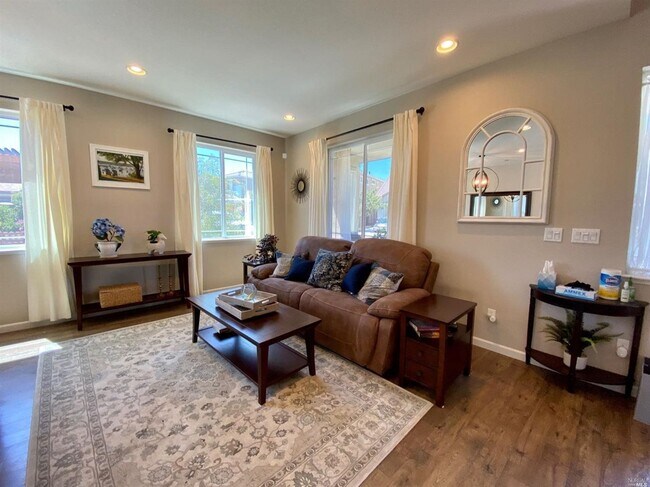 Photo - Living in Luxury in a Peaceful Setting