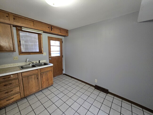 Photo - 804 W Mullan Ave