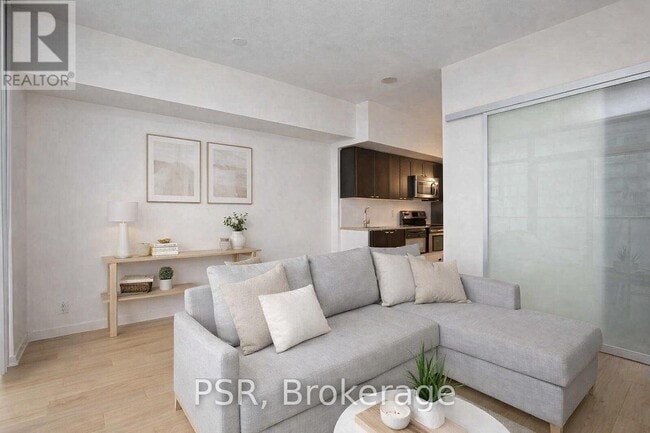 Photo - 105 The Queensway Unité 1212