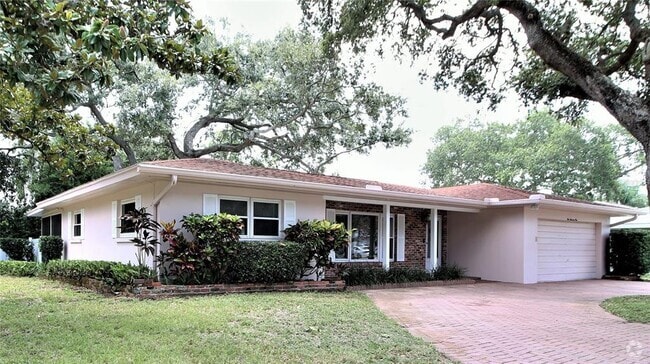 Building Photo - 1001 Brookside Dr Rental