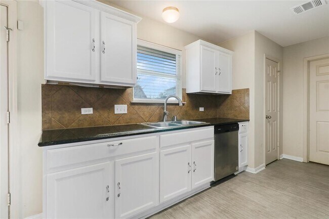 Photo - 13417 Pine Needle St