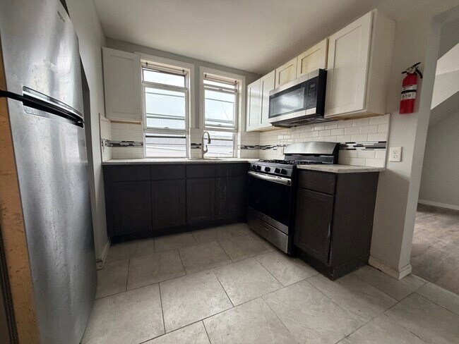 Building Photo - 223 Cator Ave Unit 3