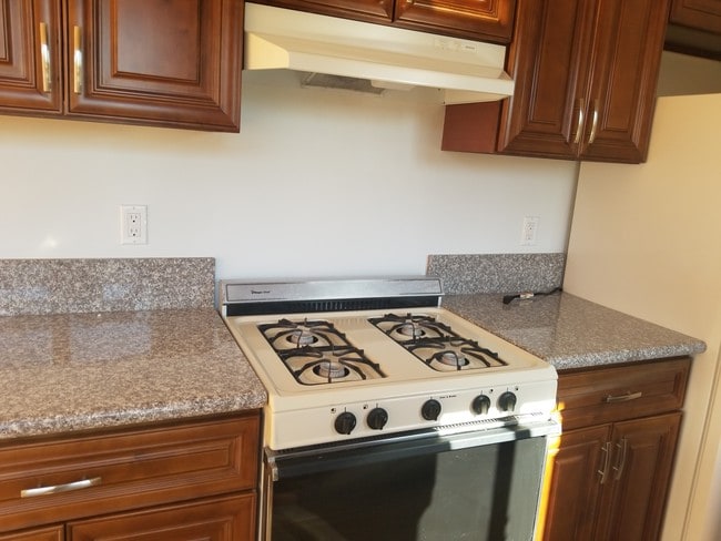 Kitchen2 - 7625 Willoughby Ave Unit 11