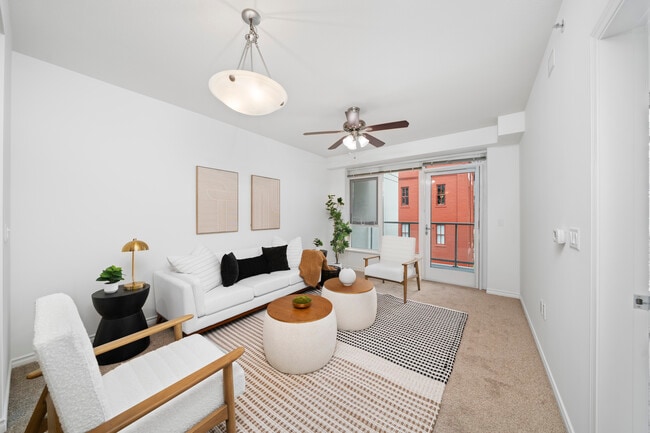 Building Photo - 1431 Pacific Hwy Unit 618 Rental