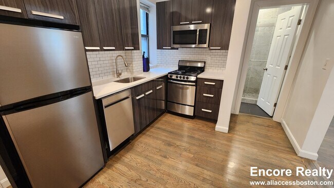 Photo - 11 Peterborough St Unit 1