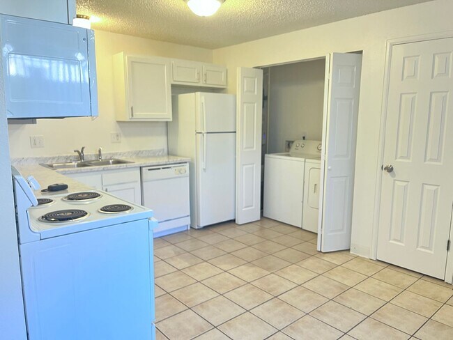 Photo - 139 W 45th St Unit C