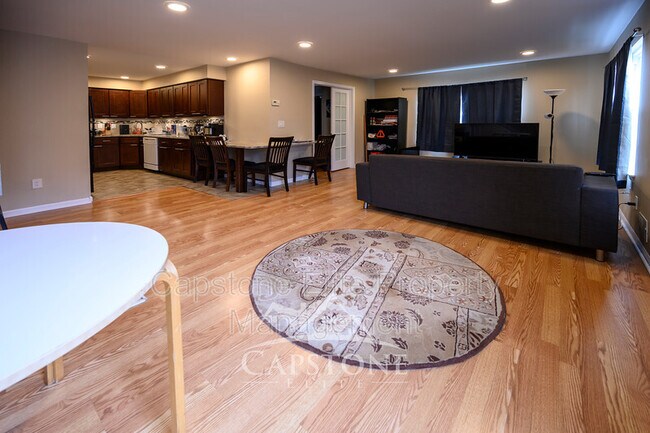 12 Colgate Dr