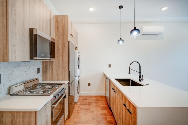 Photo - 2841 W Diamond St Unidad B