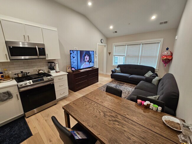 Photo - 9 Everett Sq Unit 6