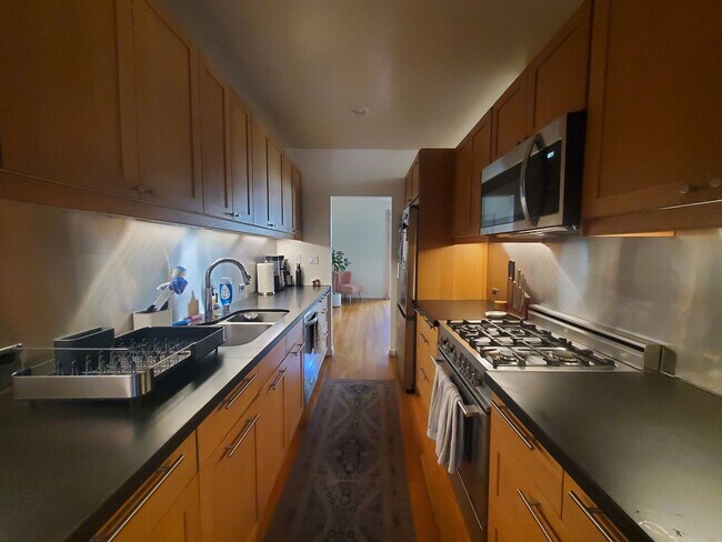 Photo - 2133 Filbert St