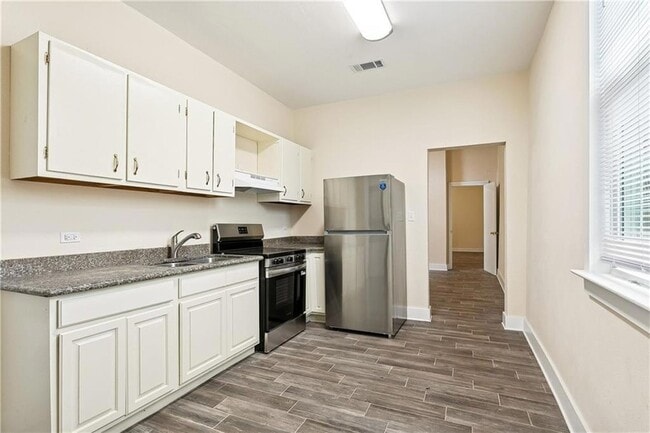 Photo - 1700 Short St