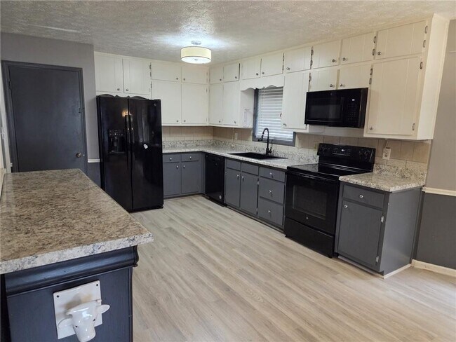 Photo - 1357 Monfort Rd