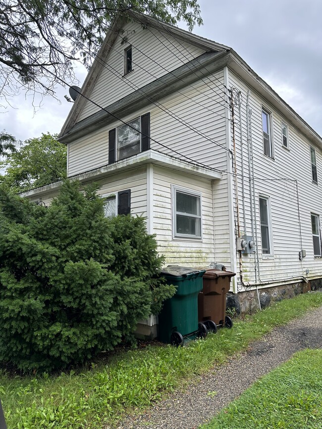 Building Photo - 319 N Sycamore St Unit 319 #2 Rental