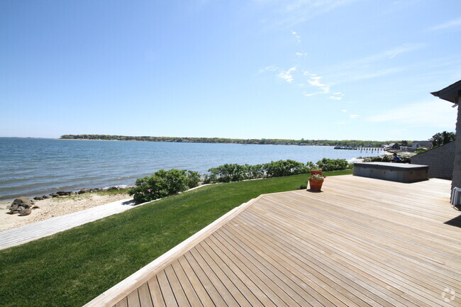 Building Photo - 312 E Montauk Hwy Rental