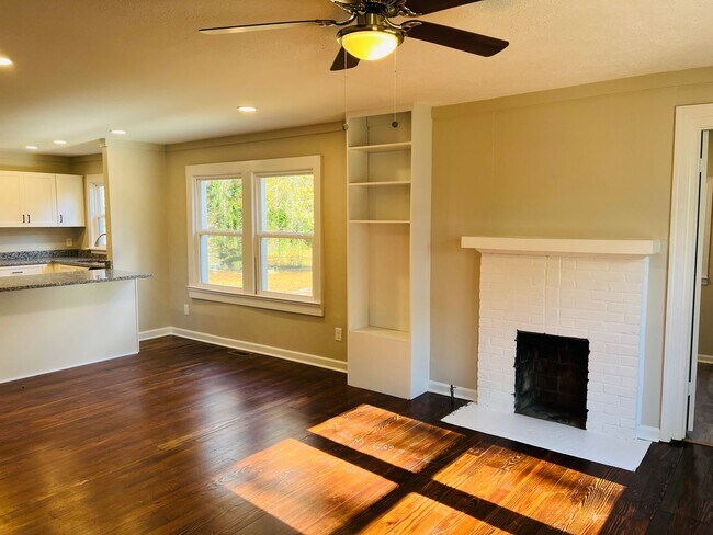 Photo - Wow! Renovated 3 bedroom home in Fairburn! Must See!