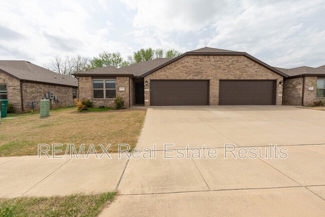 Building Photo - 1523 Purple Finch St