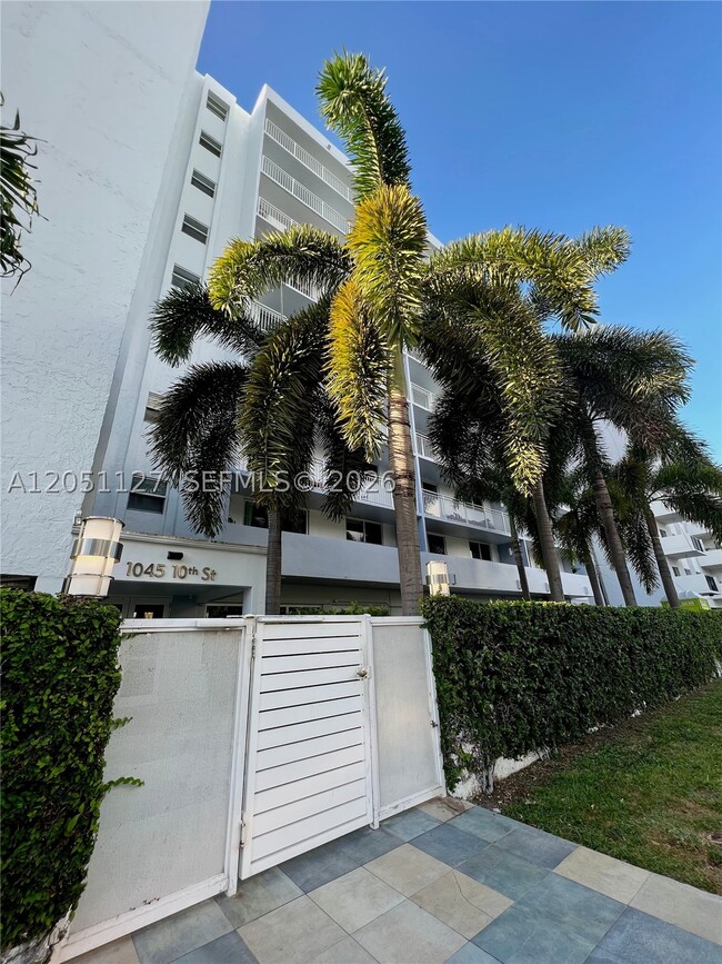 Building Photo - 1045 10th St Unit 902