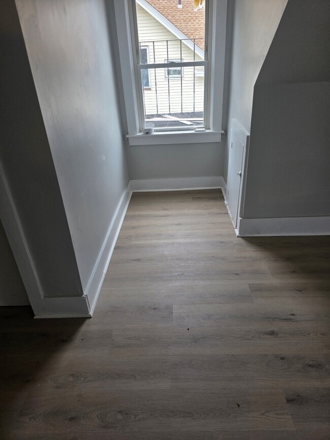 61 Wilson Ave Unit 3rd floor