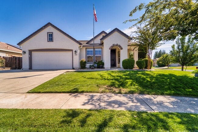 Building Photo - Stunning 4-Bedroom Home in Plumas Lake