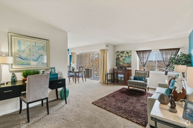 2BR, 1BA - 989SF