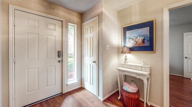 Building Photo - 1321 Paige St