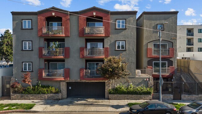 Photo - Amazing 2 Bed Condo in Noho! Unidad 106