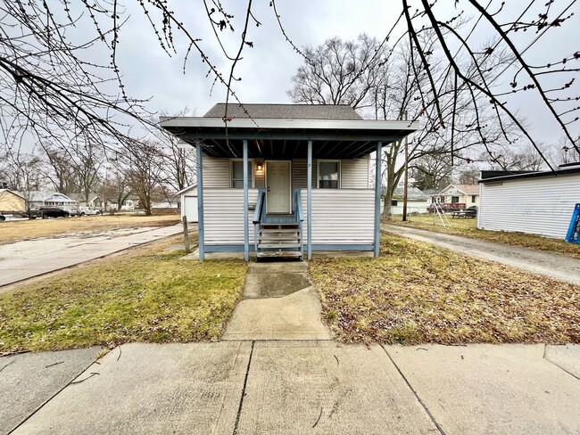 Building Photo - Three Bedroom Home in Muskegon