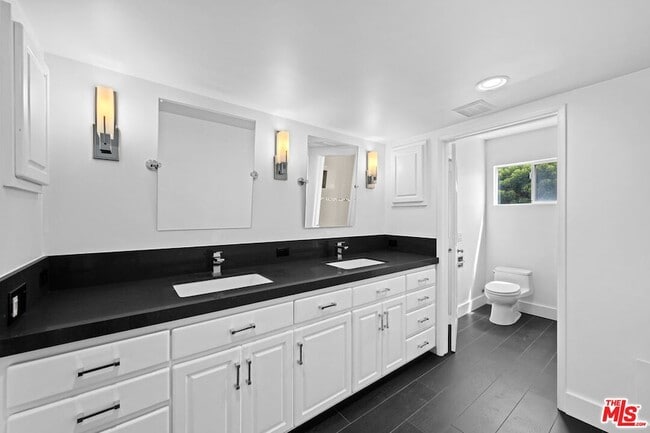 17088 Palisades Cir