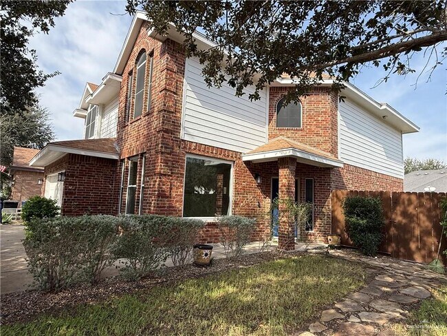 Photo - 27 Fern Ave W