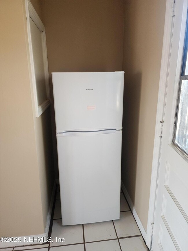 Photo - 1235 W 5th St