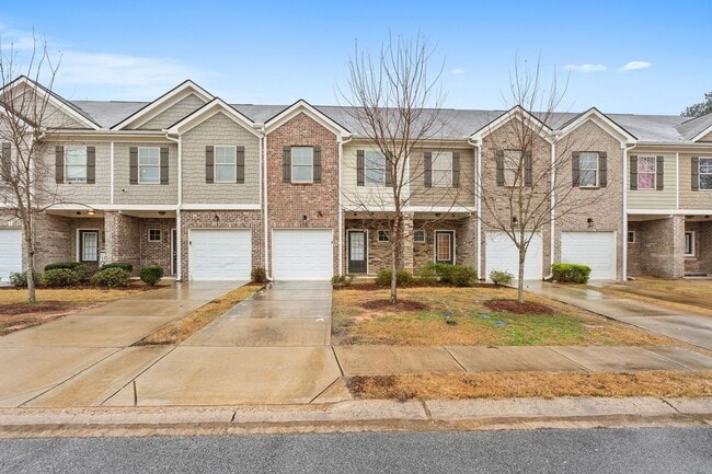 Building Photo - 3 Bedroom Townhome in Jonesboro!