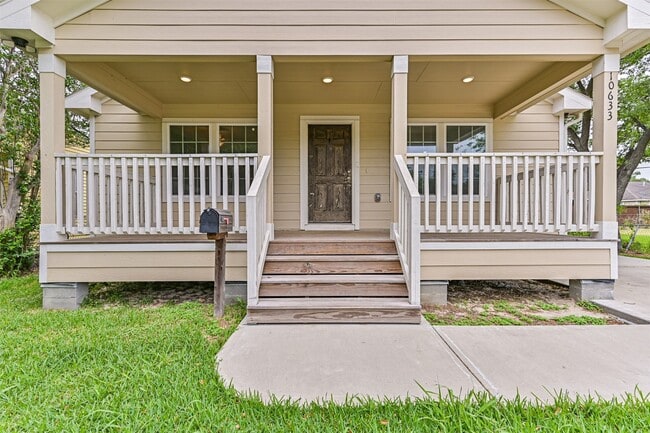 Photo - 10633 Flaxman St