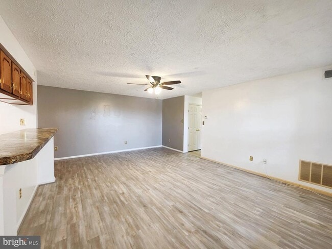 Photo - 13 Locust Path Ct Unit 8-13