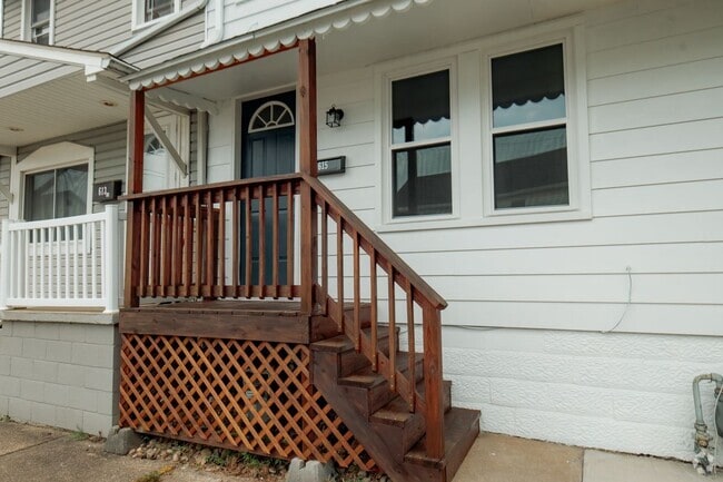 Building Photo - 615 12th St Rental