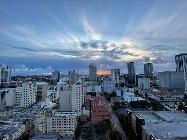 Building Photo - 133 NE 2nd Ave Unit 811