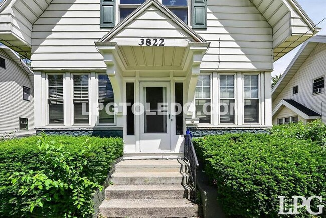 Photo - 3822 Lockwood Ave