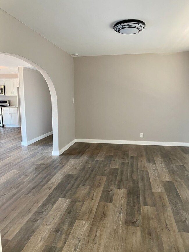 Photo - INCREDIBLE 5 BEDROOM 4 BATH HOUSE