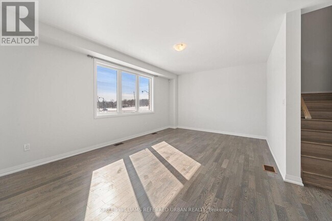 Photo - 1466 Stovell Cres