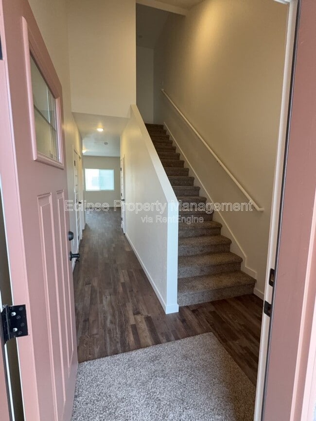 Photo - 250 Sasha St