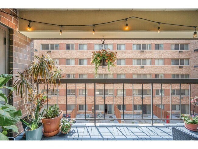 Building Photo - 2885 Knox Ave S Unit 405 Rental