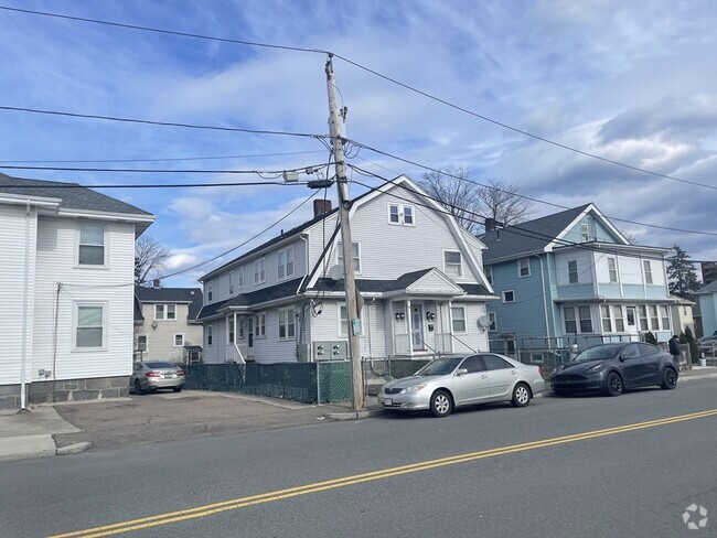 Building Photo - 8 Greenwood Ave Unit D Rental